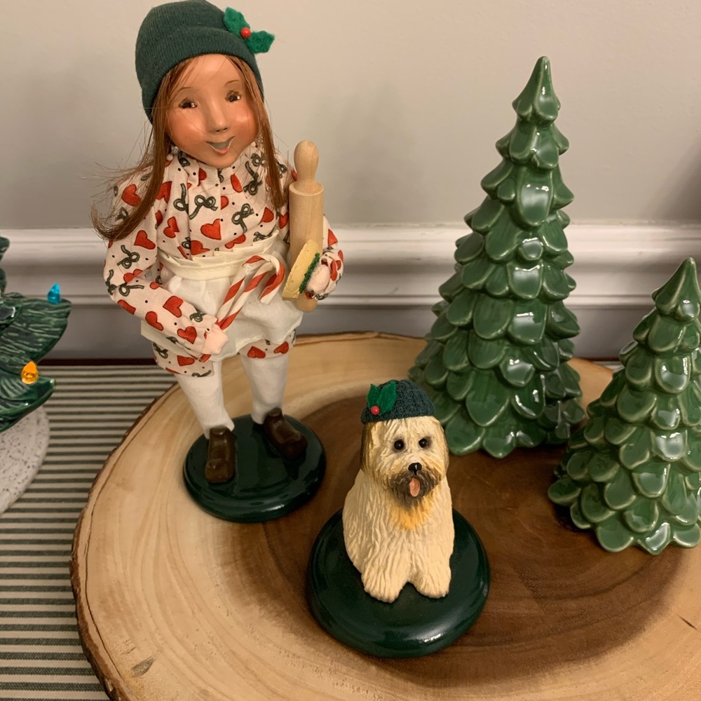 Buyer’s Choice Carolers-Baker & Dog